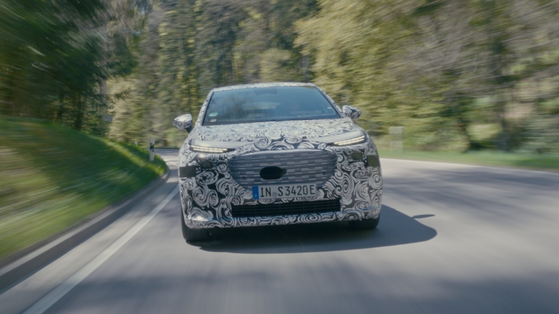 Zamaskowane Audi A2 e-tron podczas testów drogowych