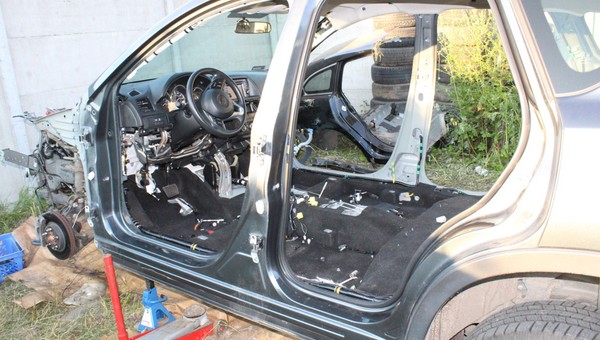 Kolejne skradzione auto odzyskane... w częściach