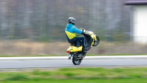 Lepiej nie zdejmuj blokady. Zapytałem policjanta, co robią mundurowi, gdy zatrzymują odblokowane skutery