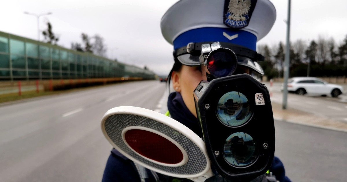  Komendant wydał rozkaz. Policja ustawia się za znakiem D-42, a to tam lecą prawa jazdy