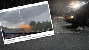 Przerażające nagranie z autostrady. Błyskawica uderzyła w jadący samochód
