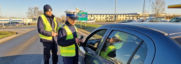 Dziś policjanci łapią na potęgę. To musisz mieć w aucie, żeby uniknąć mandatu