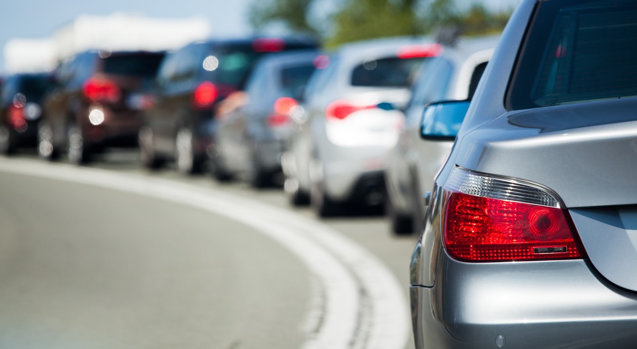 Dlaczego na niektórych autostradach i ekspresówkach ciągle tworzą się korki?