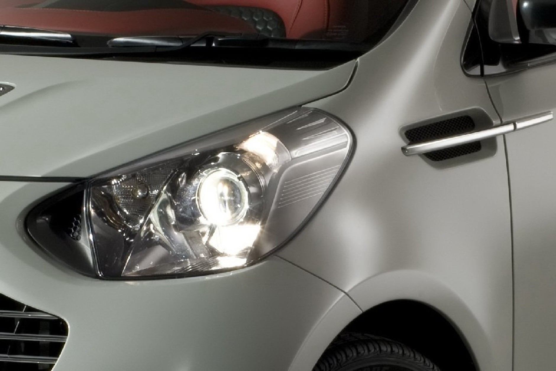 Aston Martin Cygnet - Pierwsze oficjalne zdjęcia ekskluzywnego malucha