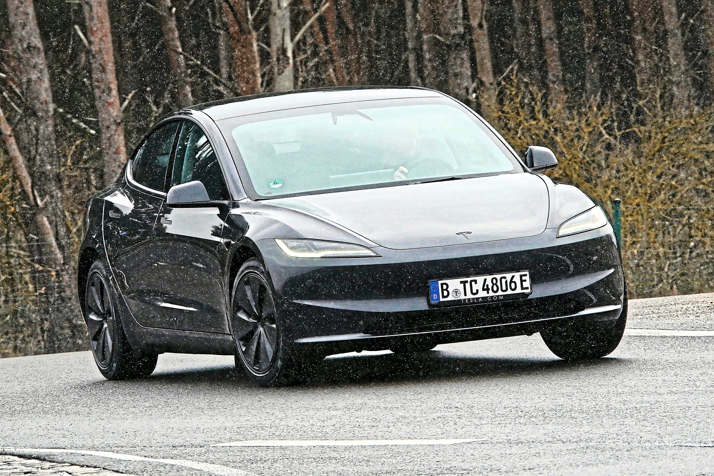 To najtańsza Tesla, jaką można dziś kupić. Czy Model 3 Standard jest wart swej ceny?