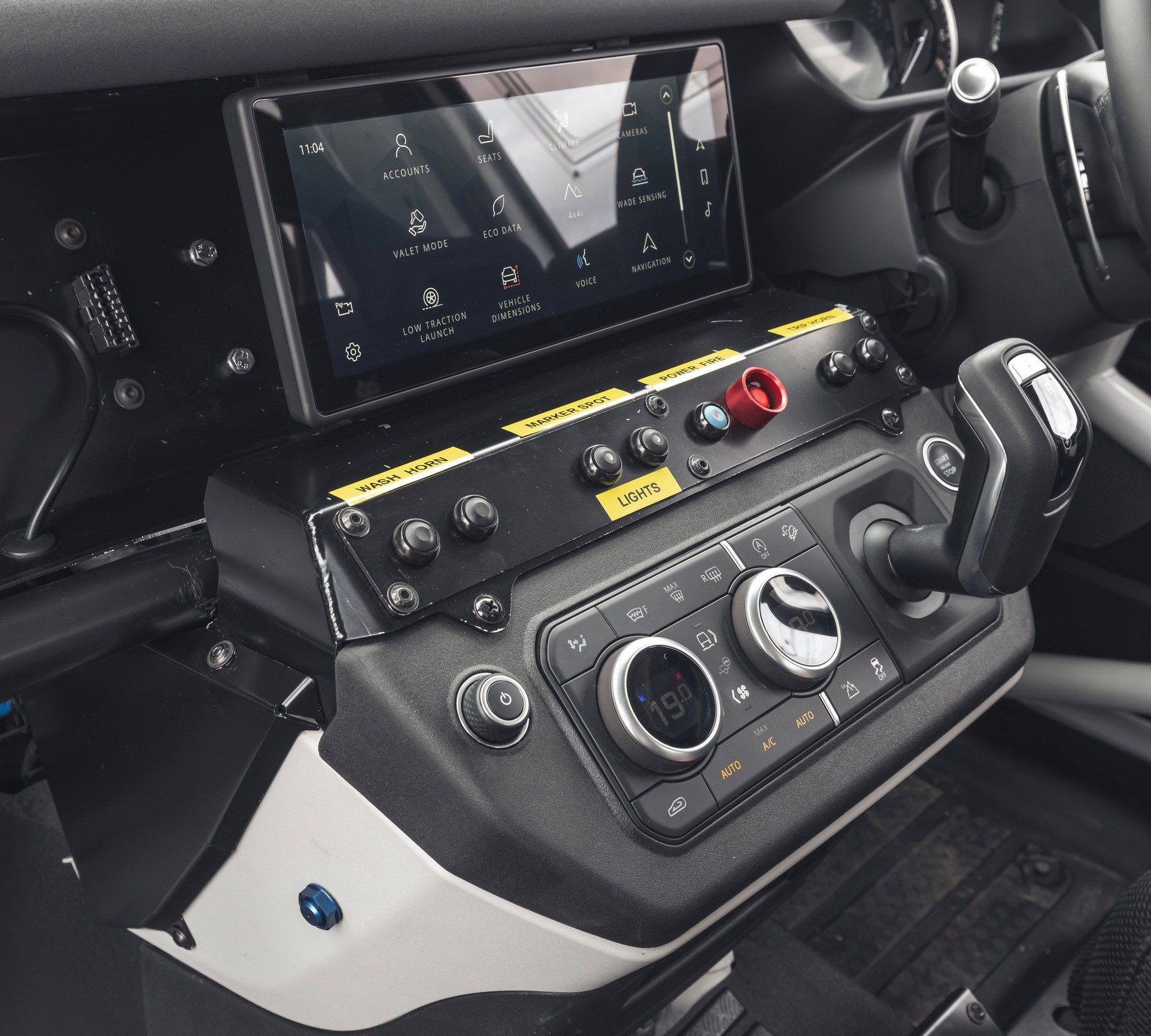 Rajdowy Land Rover Defender 90 od Bowlera