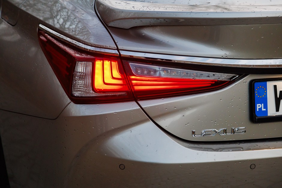 2024 Lexus ES300h