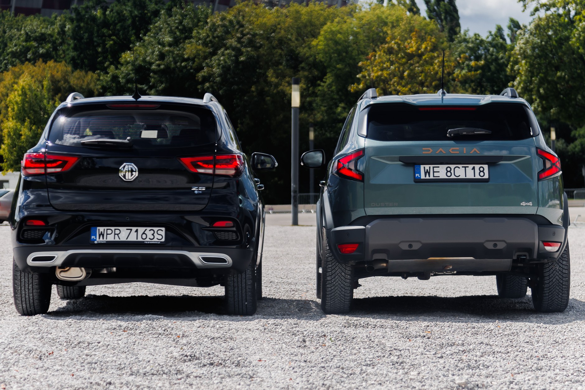 Dacia Duster kontra MG ZS. Porównanie dwóch budżetowych samochodów