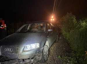 Utknął samochodem na torach. "Dobra, rano pomyślę, co z tym zrobić"