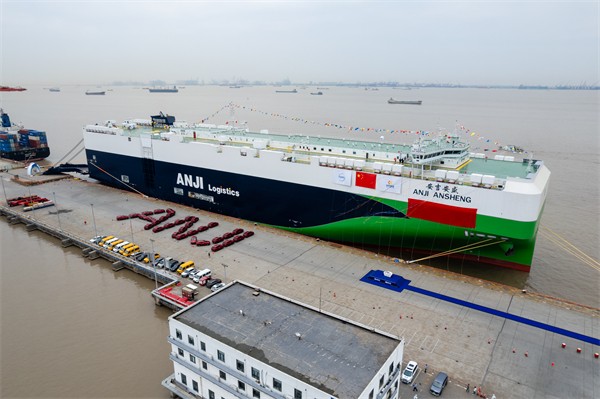 Chińczycy prowadzą ogromną samochodową ekspansję na świat. W tym celu wprowadza do służby największe samochodowce na świecie