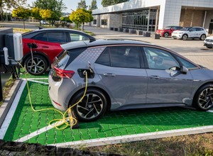 Przybywa punktów ładowania Volkswagena. Każdy dealer musi je udostępniać klientom