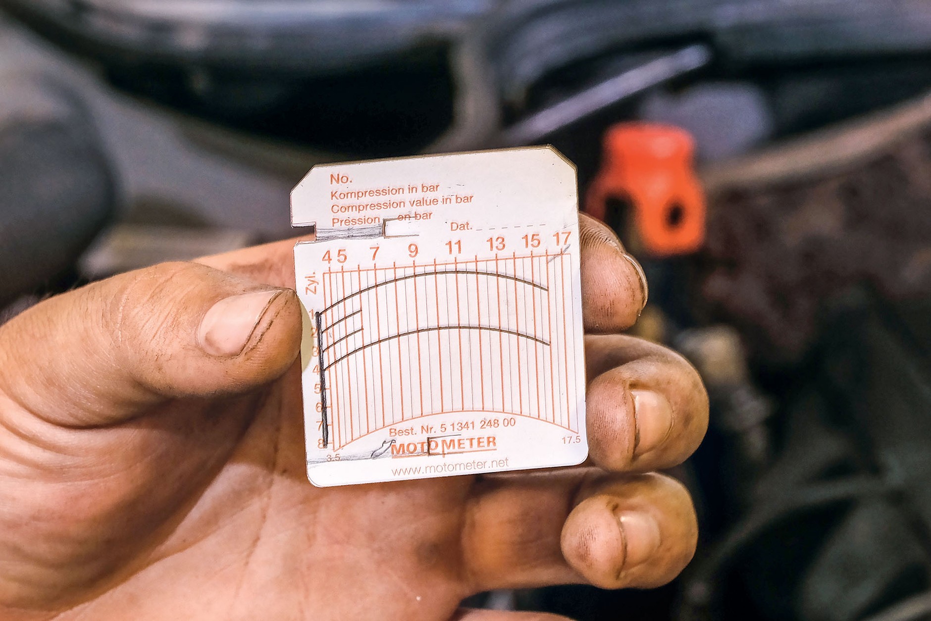 Test kompresji silnika