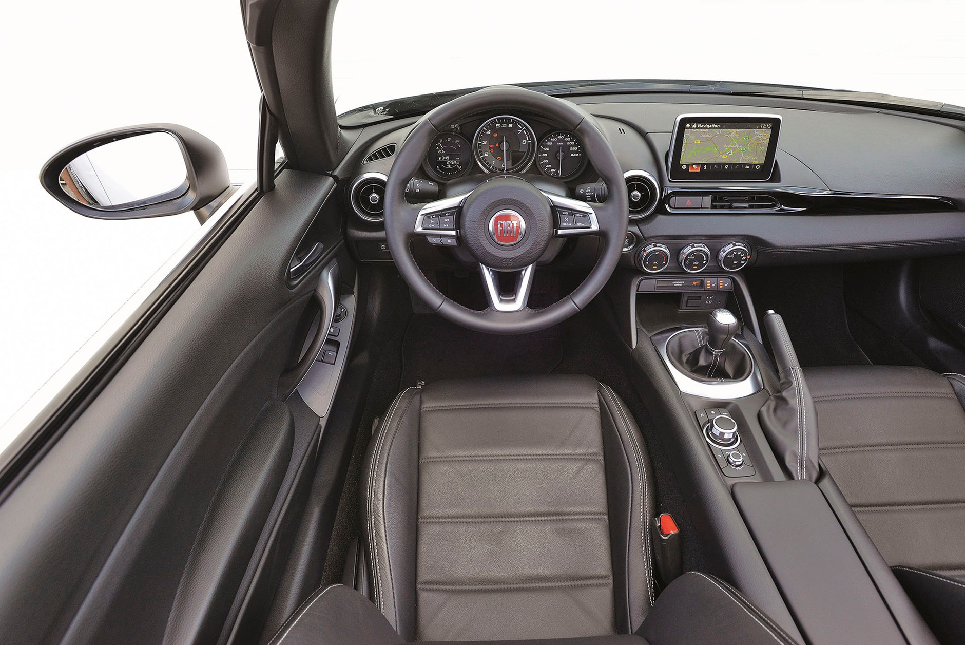 Mazda MX-5 kontra Fiat 124 Spider - takie same, a jednak inne