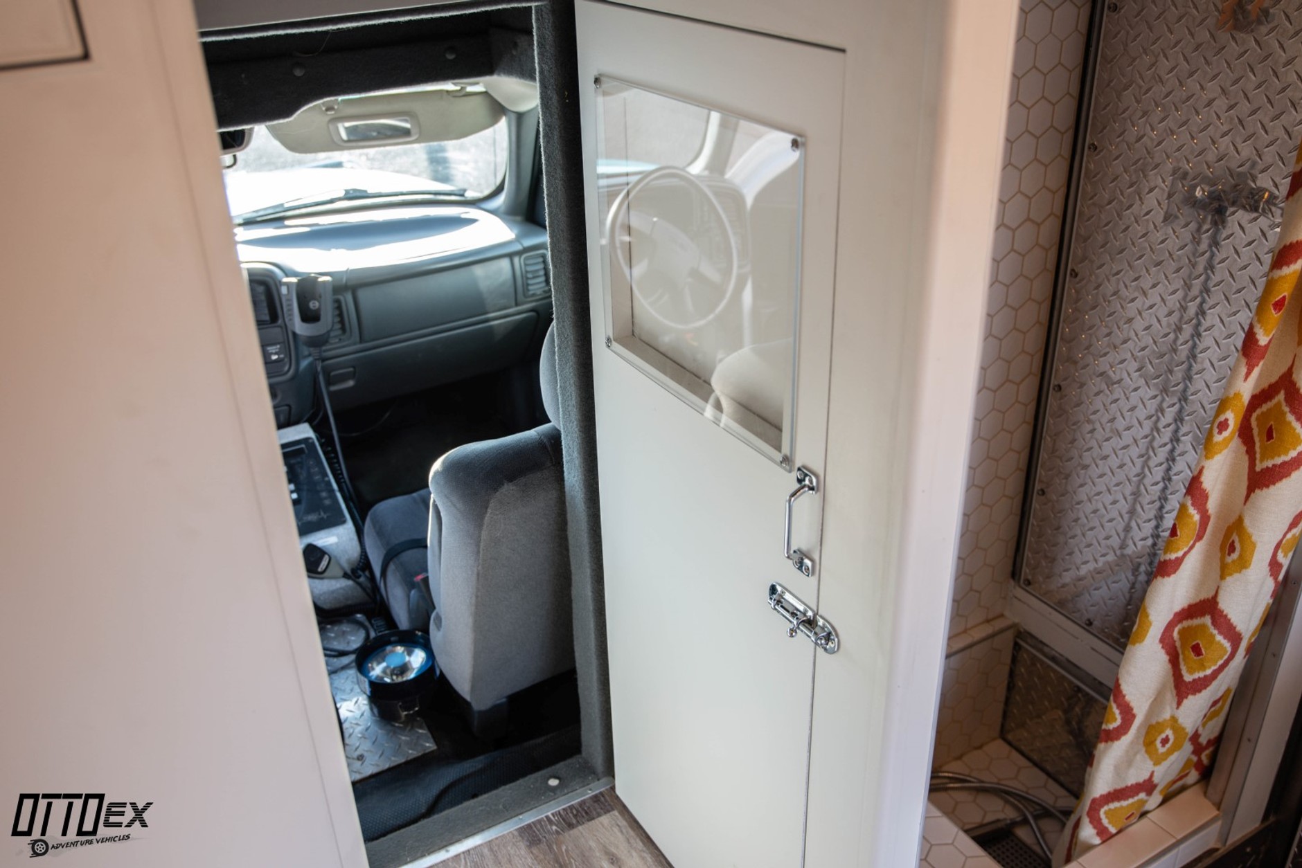 GMC 3500 4x4 – karetka jako kamper
