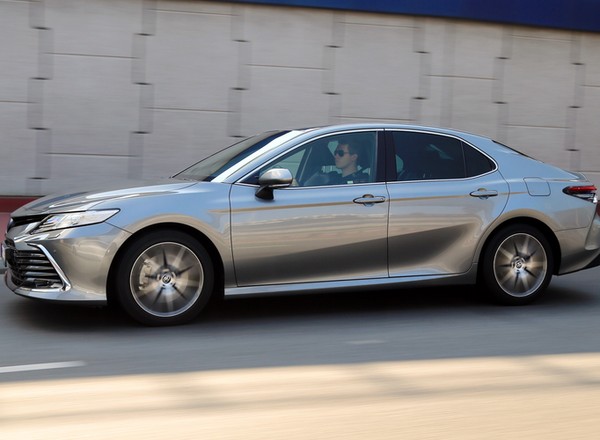 Toyota Camry 2.5 Hybrid – limuzyna dla spokojnego kierowcy