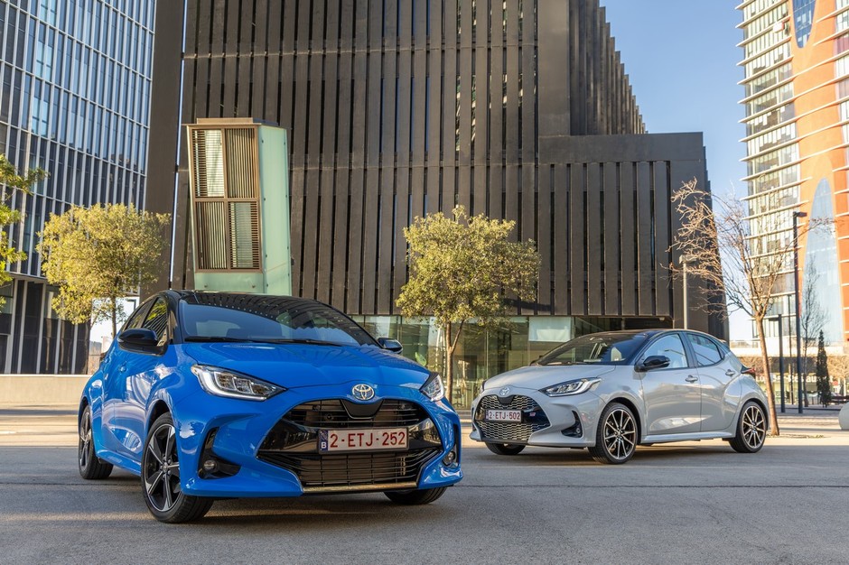 Sezonowy rabat, dzięki któremu warto w tym roku kupić nowe auto tej wielkości akurat od Toyoty, dotyczy wersji Comfort 1.5 Hybrid, która kosztuje 90 400 zł