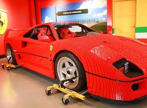 Ferrari F40 z klocków Lego powstało w Kalifornii. Można do niego wsiąść