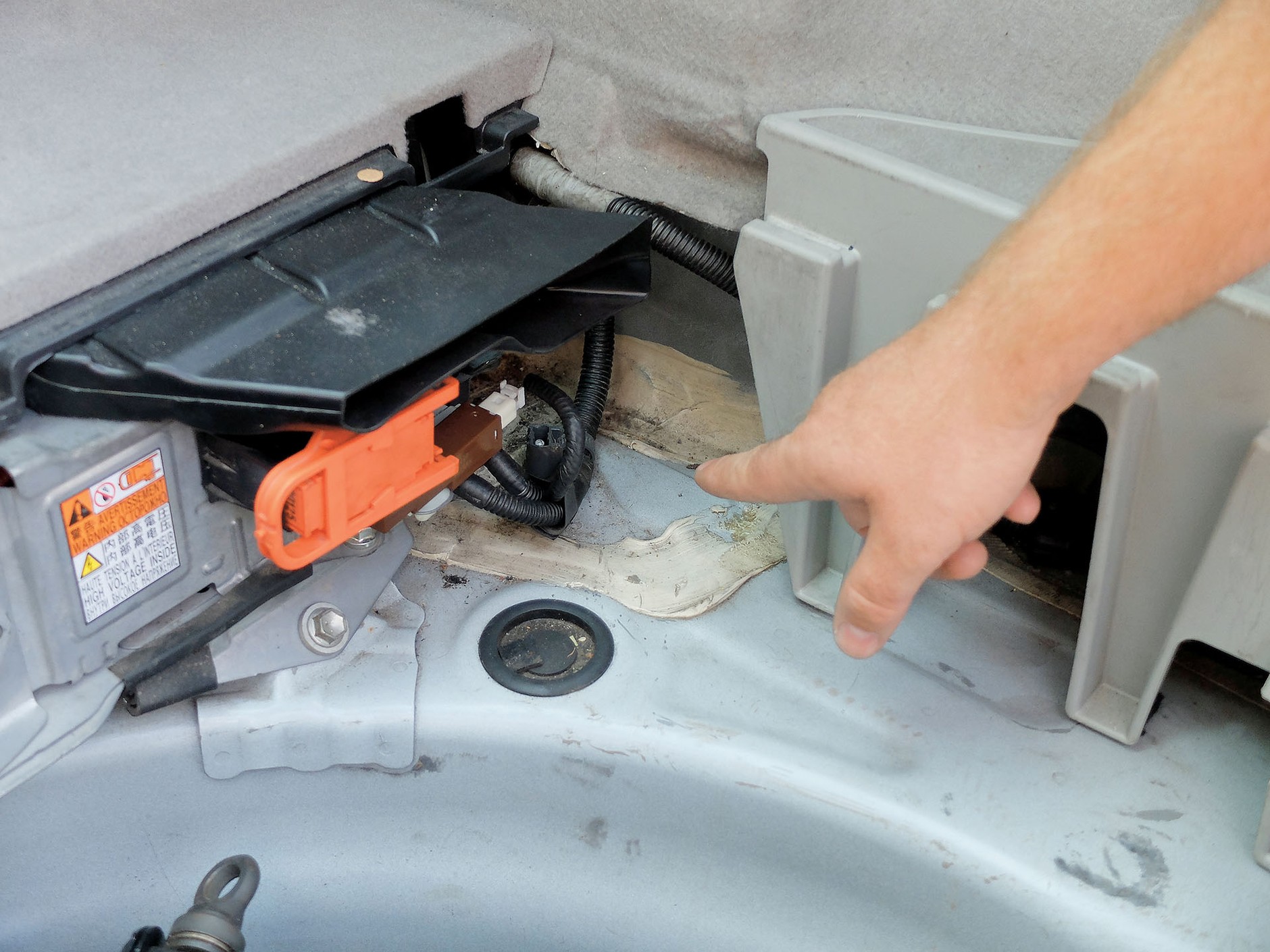 Kupujemy używaną hybrydę - jak skontrolować stan układu hybrydowego