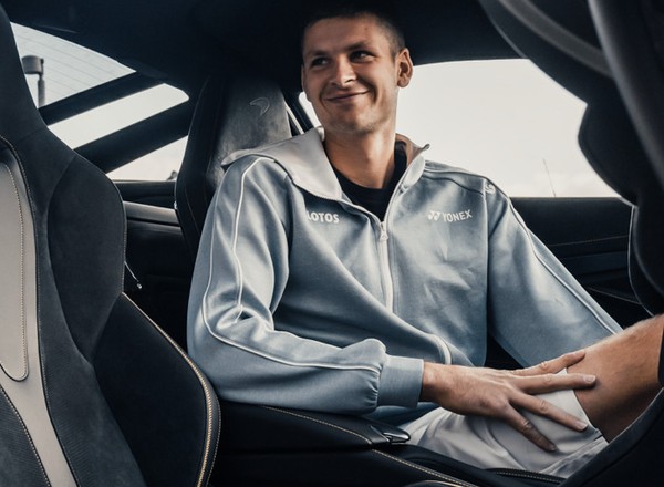 Hubert Hurkacz przetestował kolejnego McLarena. Jest nagranie z Monako