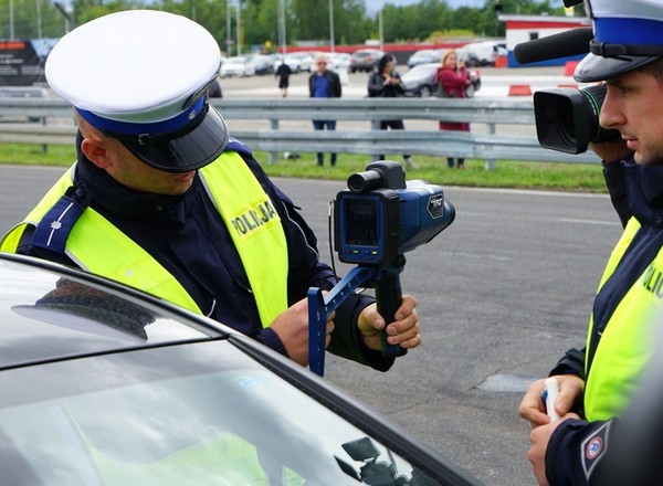 Policjanci chwalą metodę "na mapę". Skrót KMZB powinien znać każdy kierowca