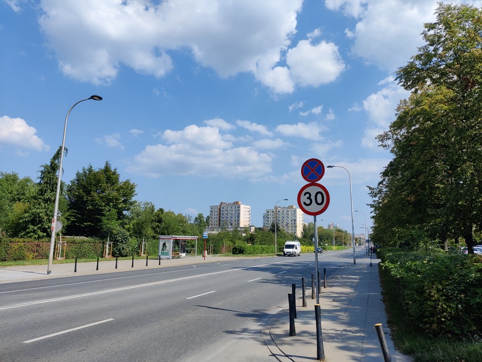 Ulica Woronicza w Warszawie po zamontowaniu progów zwalniających