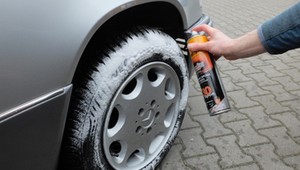 Pan Mariusz mył auto na własnym podjeździe. Dostał wysoki mandat. Ten przepis zaskakuje