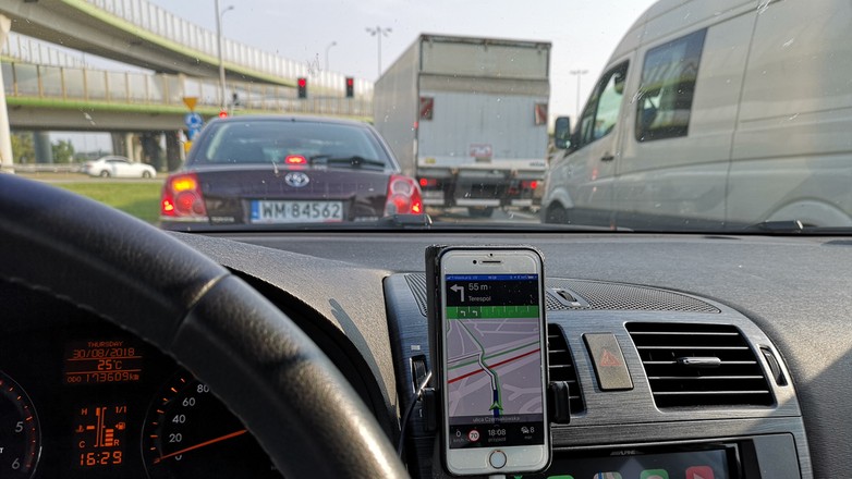 Nawigacja z funkcją omijania korków - we wrześniu z pewnością będzie prowadzić zupełnie inaczej niż w trakcie wakacji