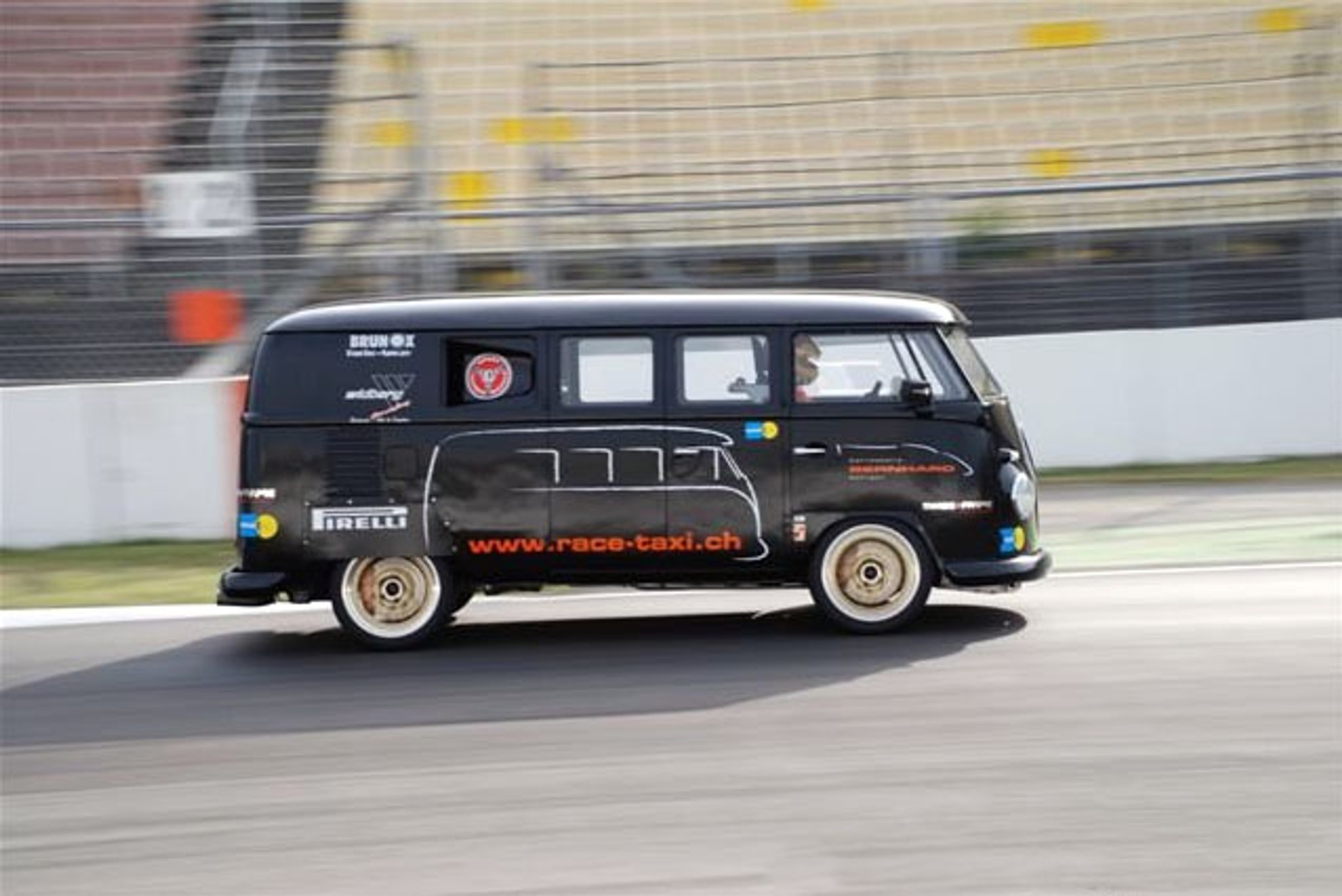 VW Bus T1 Race Taxi: bez limitu... (+ video)