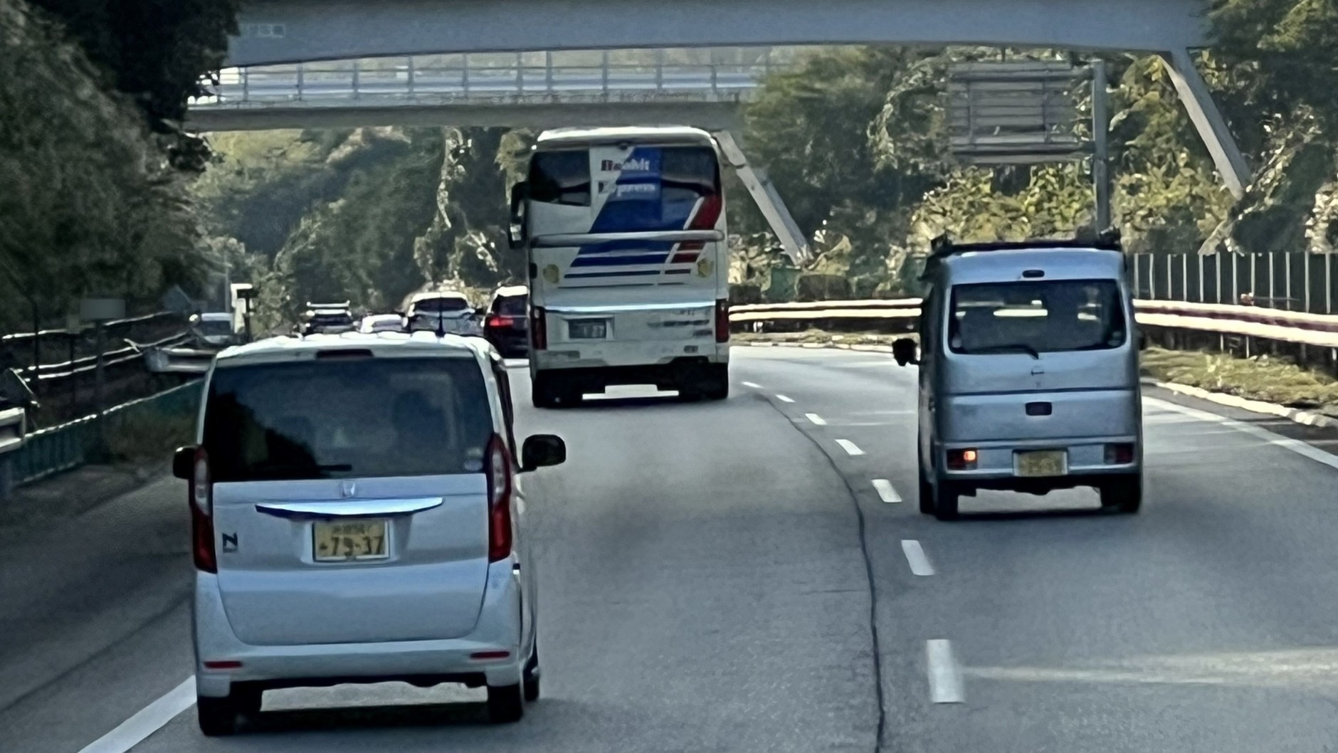 Honda N Box (po lewej; druga generacja; 2017-2023)