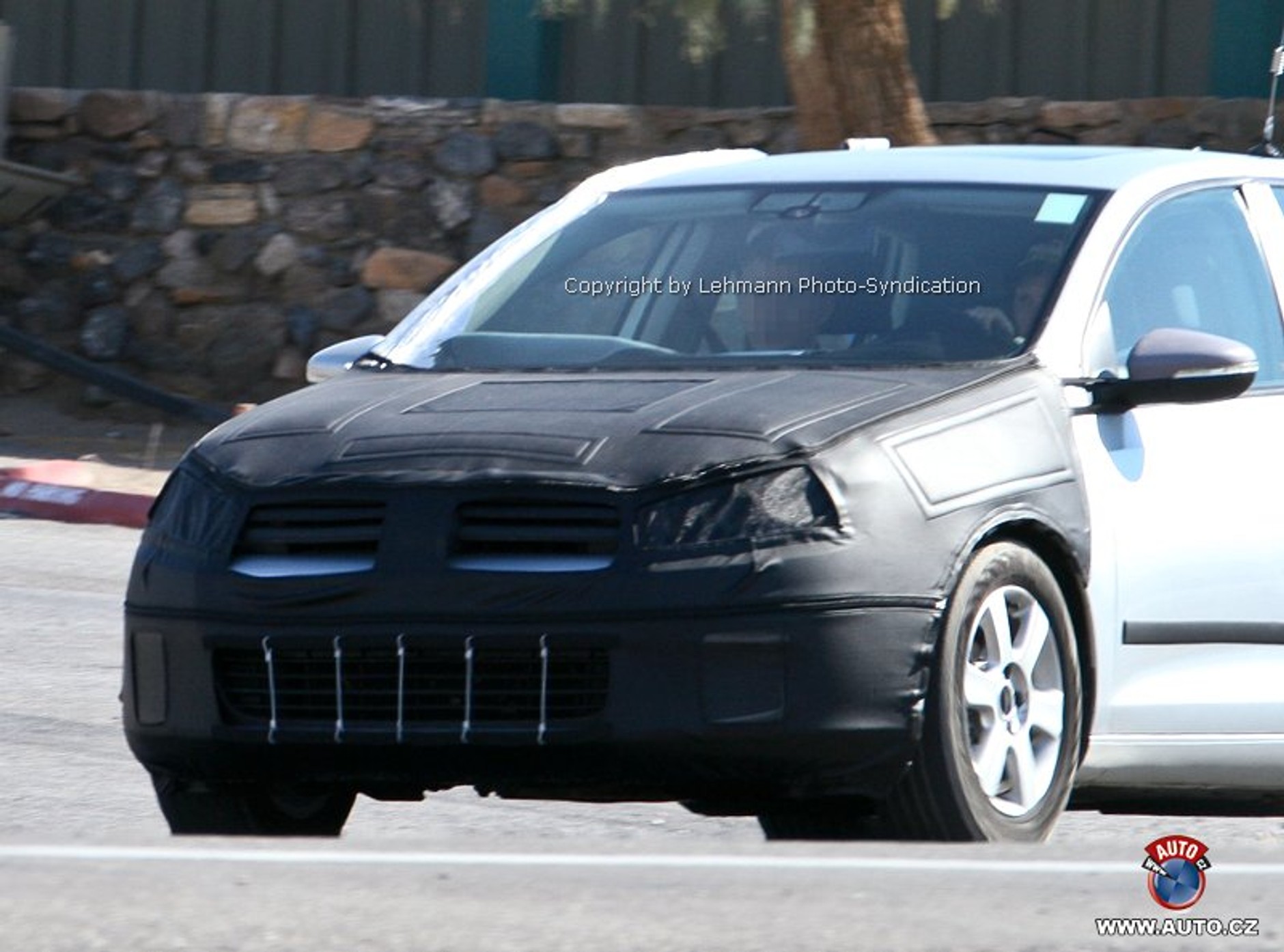 Zdjęcia szpiegowskie: Volkswagen Golf przechodzi intensywne testy