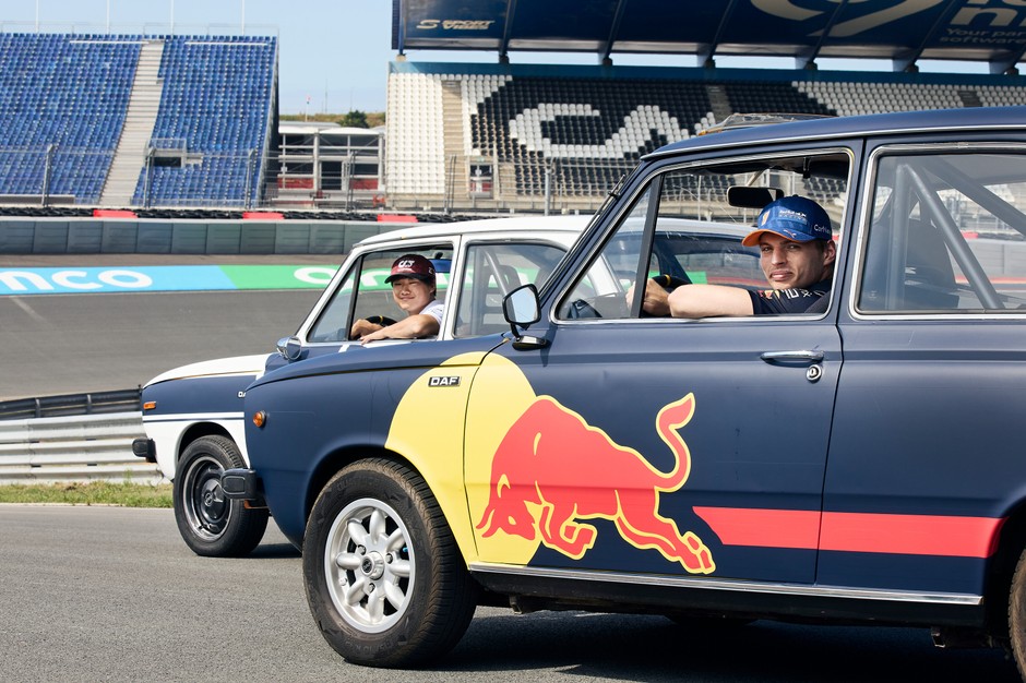 Wyścig na wstecznym biegu - Max Verstappen oraz Yuki Tsunoda