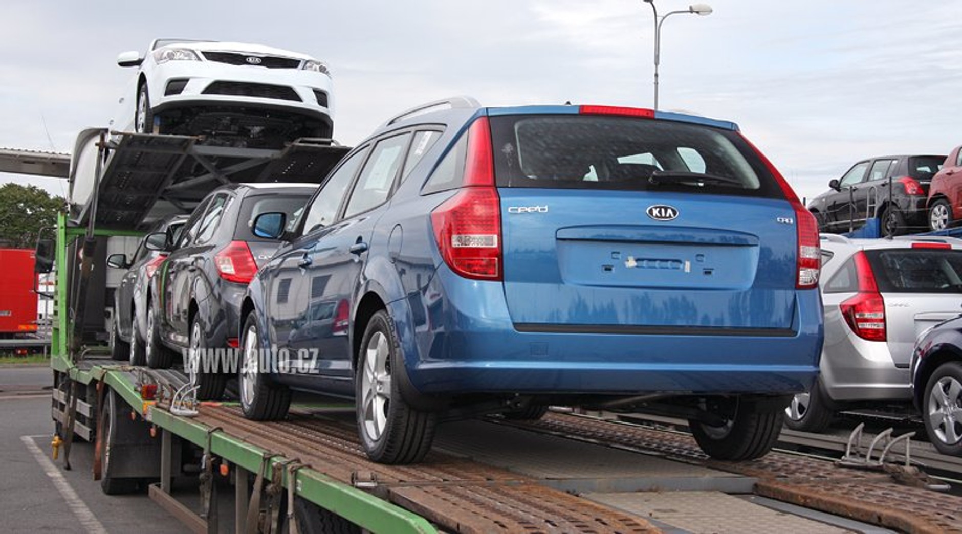 Zdjęcia szpiegowskie: zmodernizowana Kia Ceed Sporty Wagon (fotogaleria)