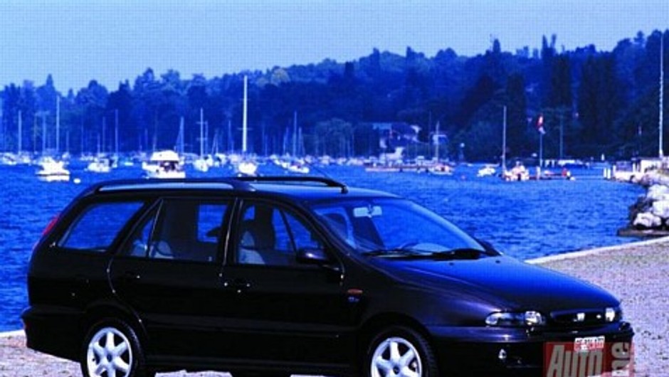Fiat Marea Weekend, Renault Laguna Kombi, Mazda 626, Skoda Octavia Combi - Jadą wozy ciężarowe