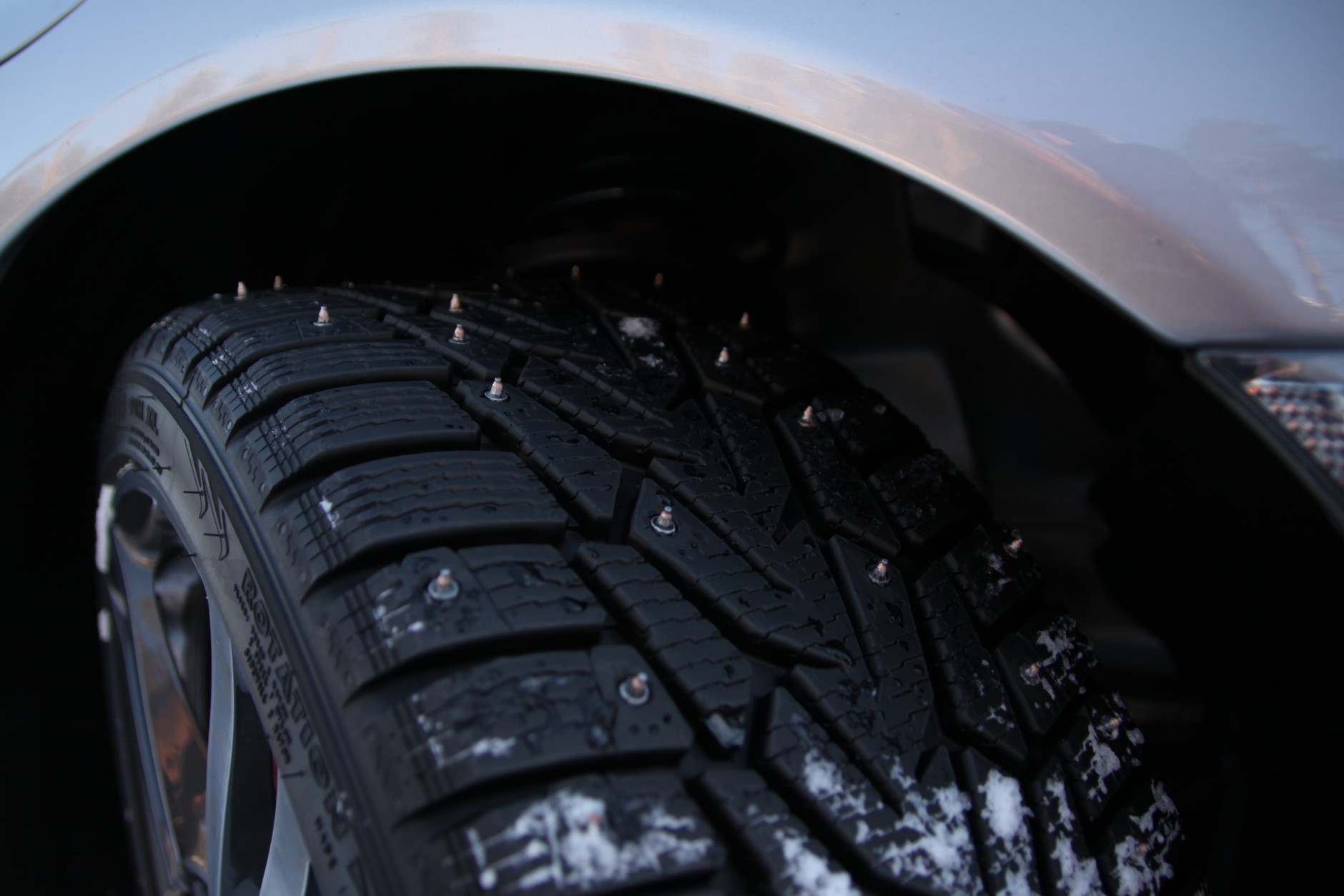 Porsche na zamarzniętym jeziorze