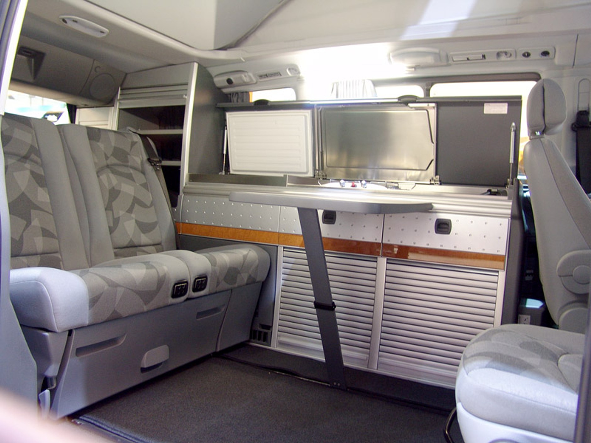 Caravan Salon Düsseldorf 2007: Caddy Life i moda na nowy sezon (fotogaleria)