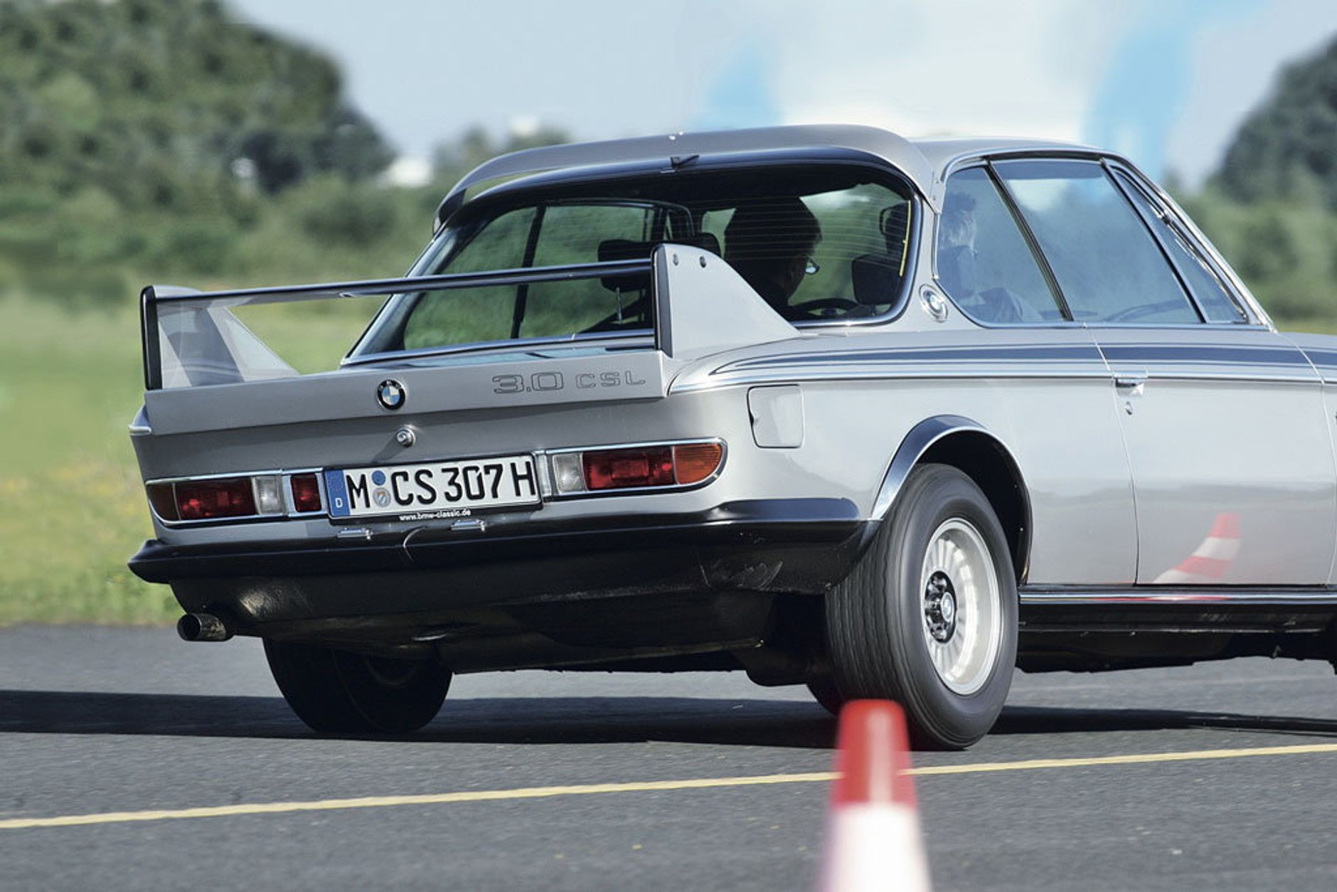 BMW 3.0 CSL Uskrzydla zadziornym charakterem