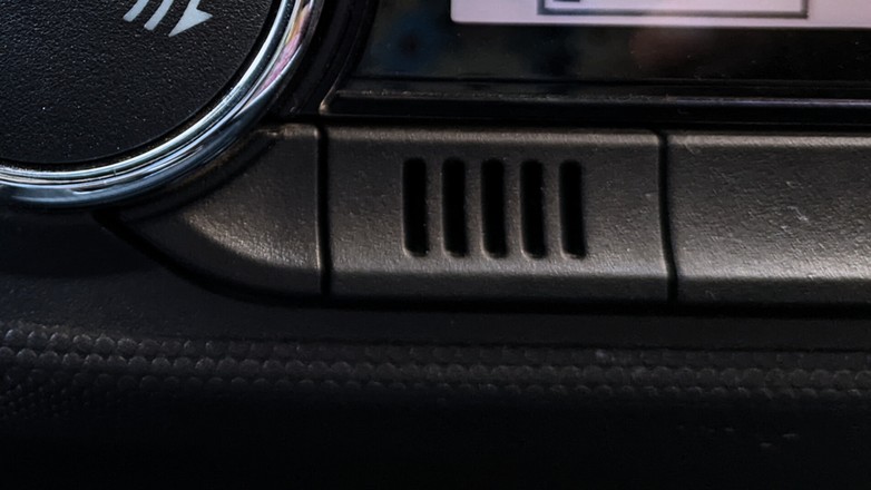 Krata na desce rozdzielczej służy do kontroli temperatury