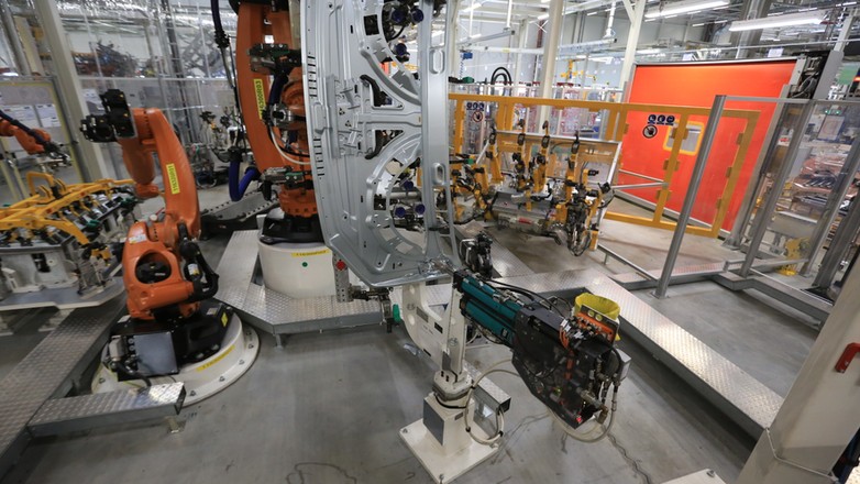 Fabryka Volkswagena we Wrześni: etapy produkcji Craftera na spawalni