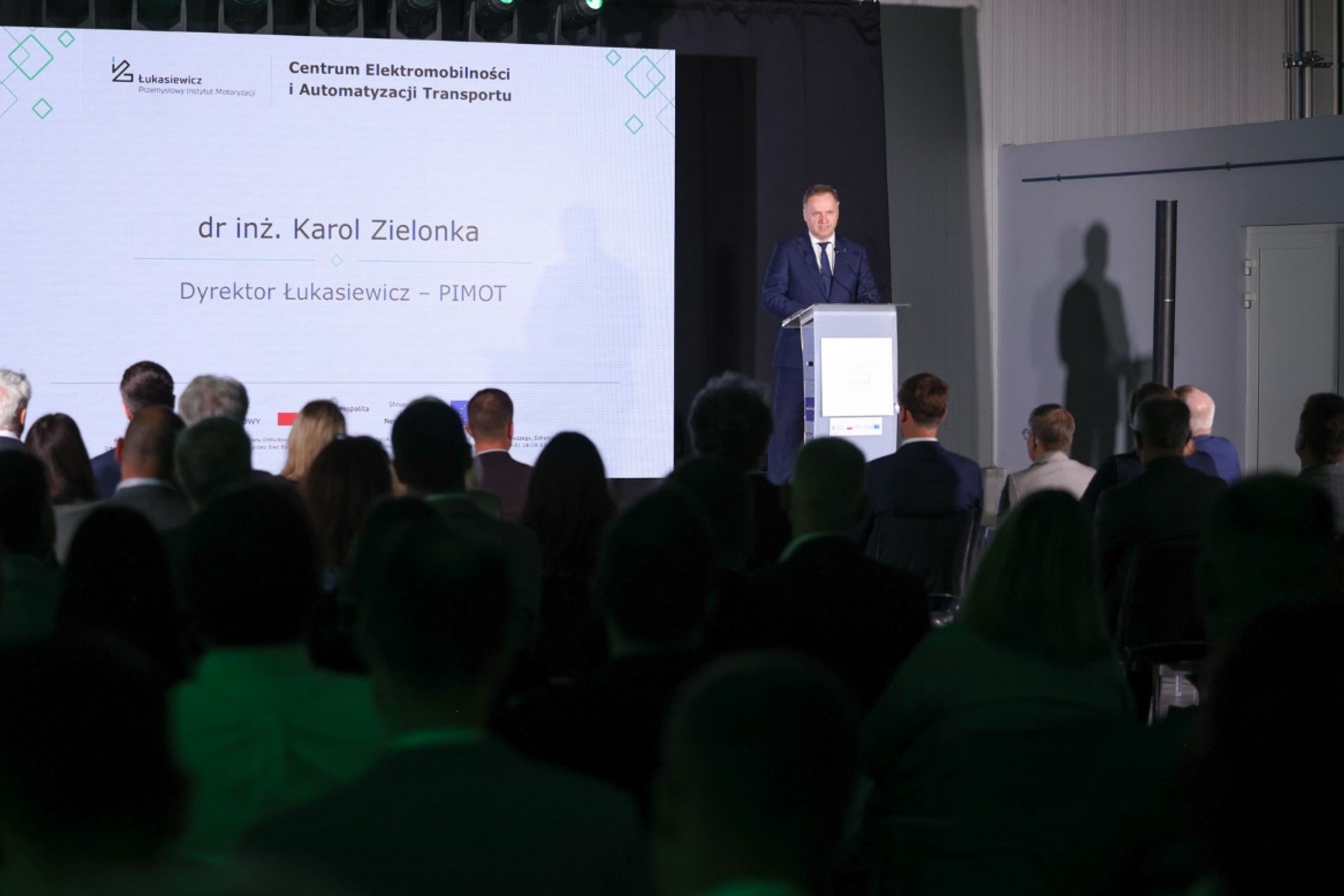 Nowa infrastruktura dla transportu przyszłości w Warszawie. Łukasiewicz – PIMOT otworzył Centrum Elektromobilności i Automatyzacji Transportu