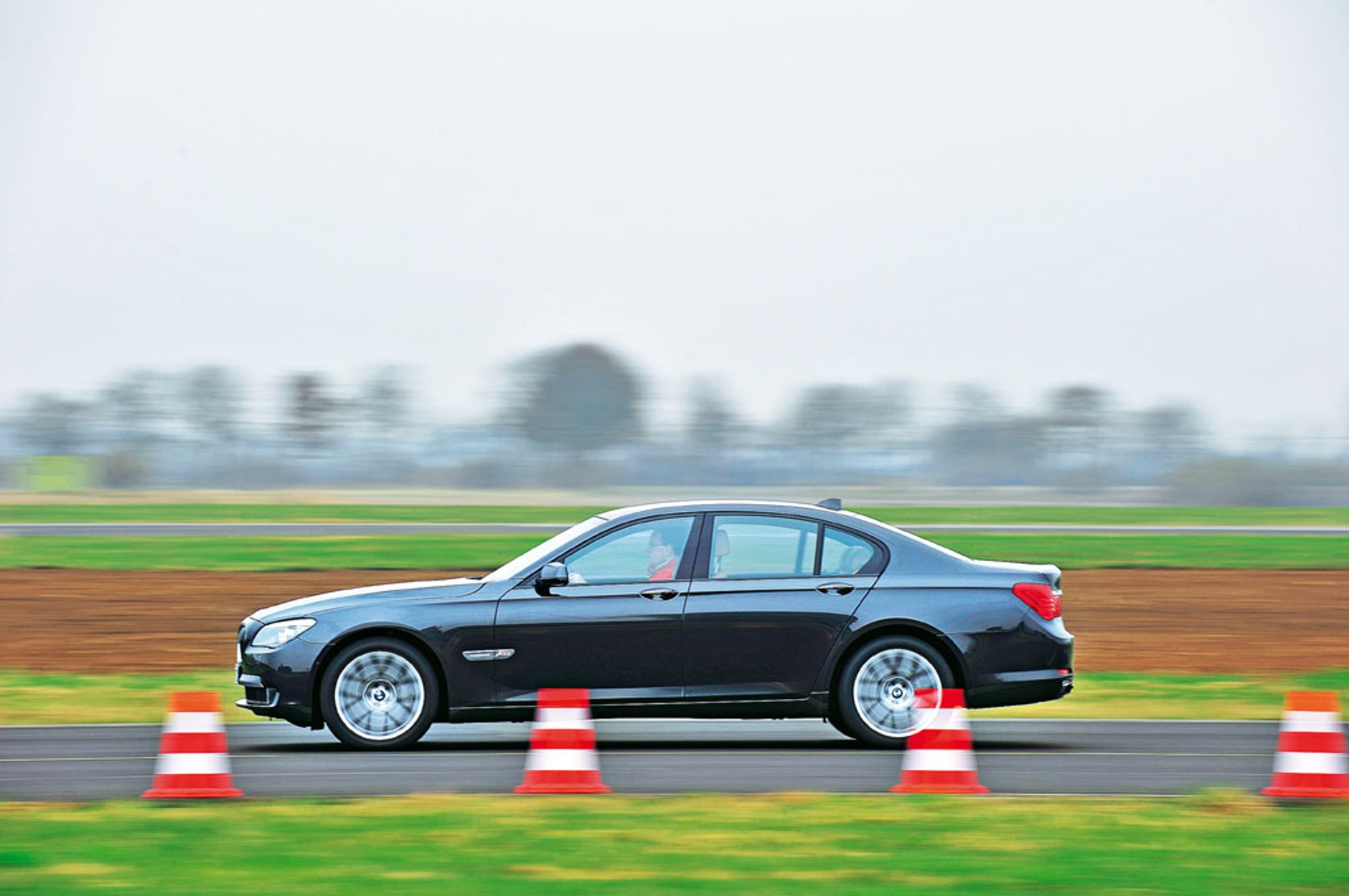 Nowe Audi A8 kontra BMW Serii 7: Który zasiądzie na tronie?