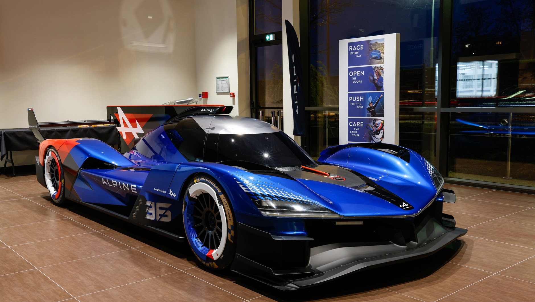 Centrum badawcze Alpine F1 Team w Viry-Châtillon