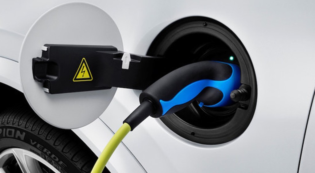 Ładowanie samochodu elektrycznego