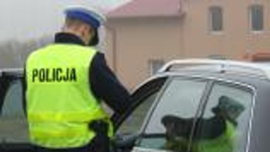 Policjanci zostali wezwani do kolizji. Była niegroźna, ale wszystko się wydało