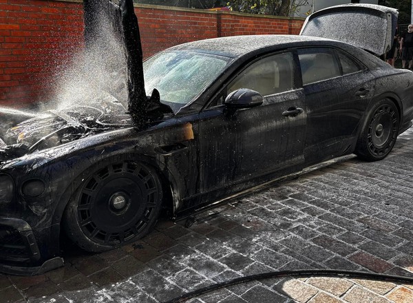 Bentley zapalił się przed sanktuarium w Myślenicach. Interweniowała straż pożarna