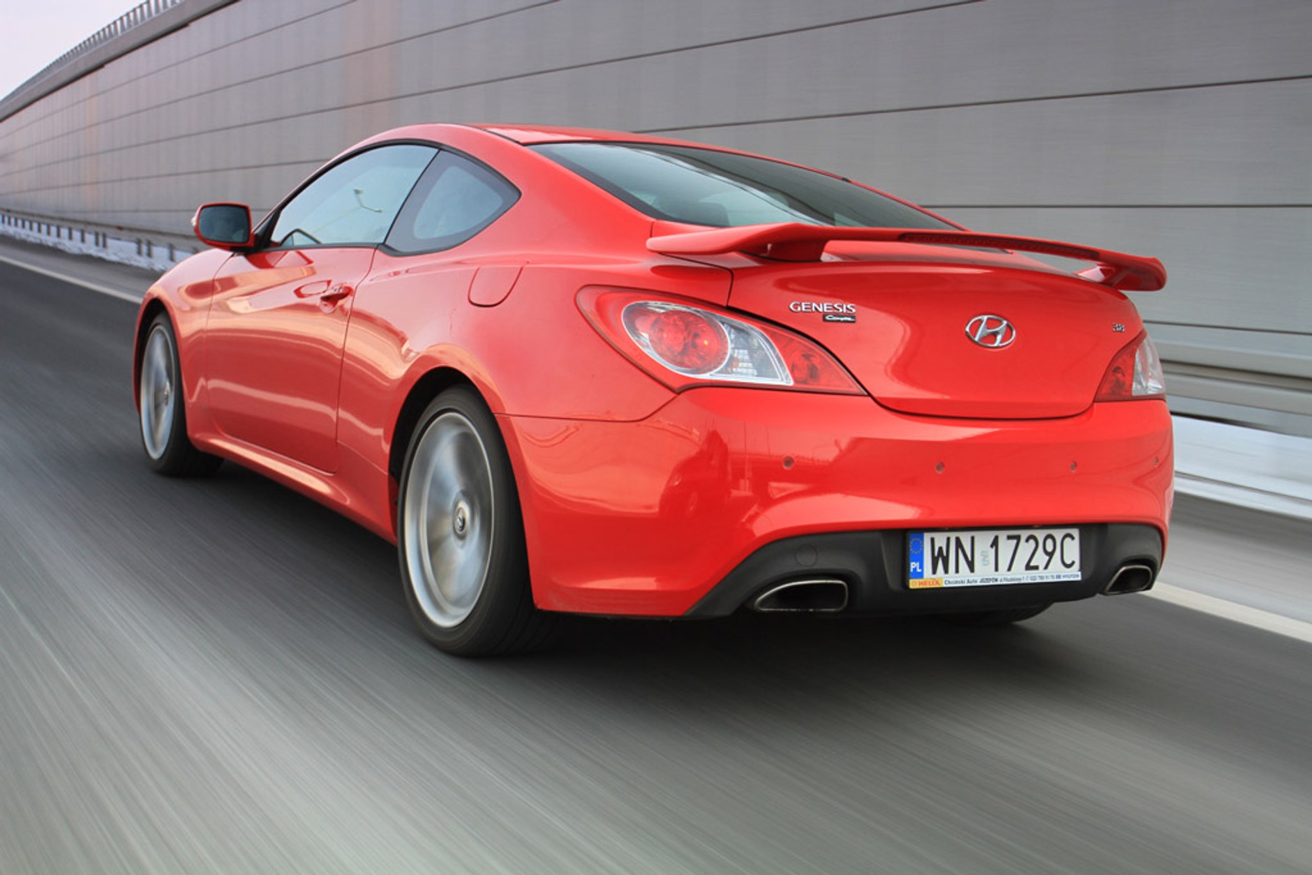 Hyundai Genesis Coupe: czerwony palacz gumy