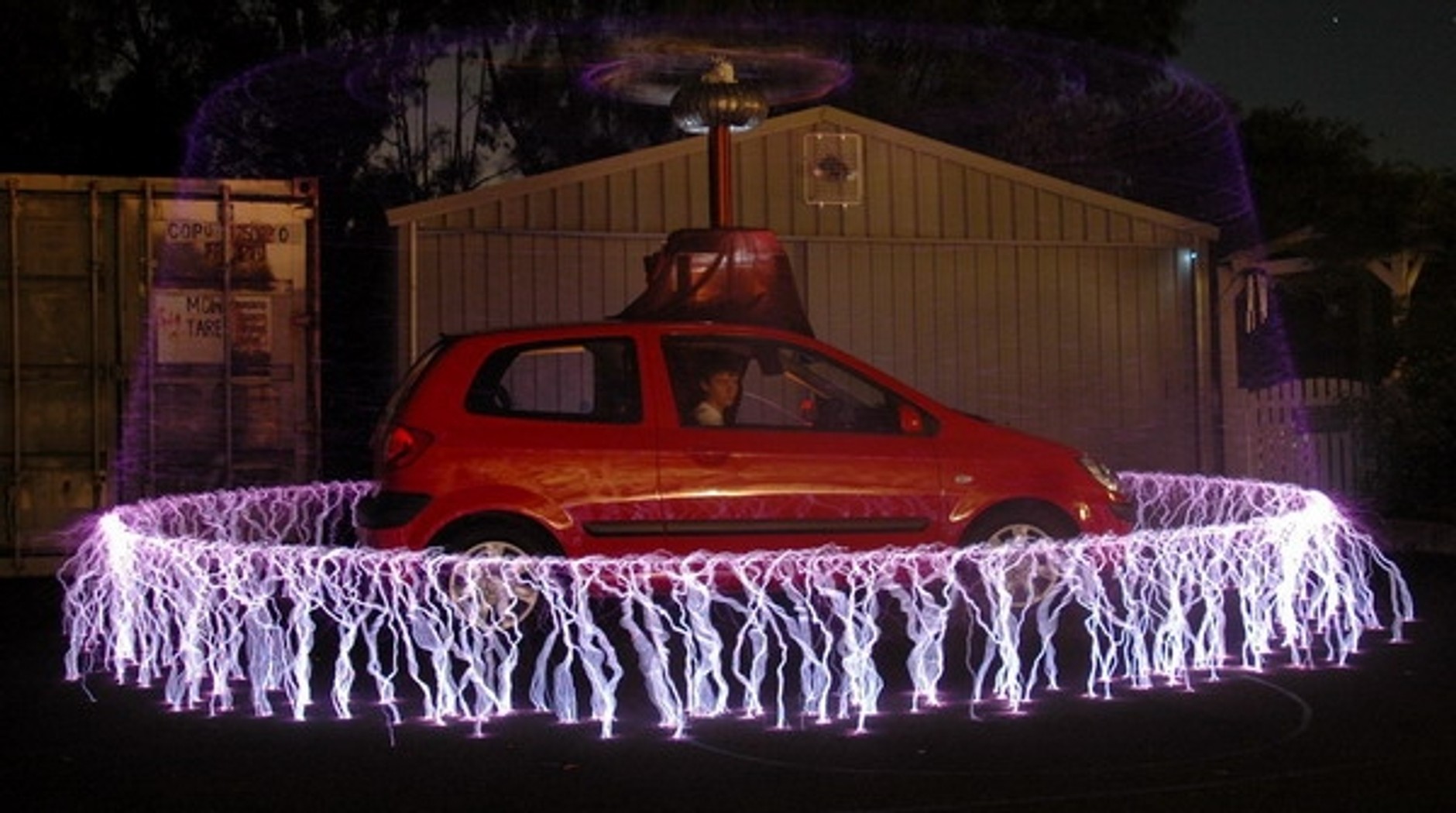 10 (nie)zbędnych gadżetów samochodowych