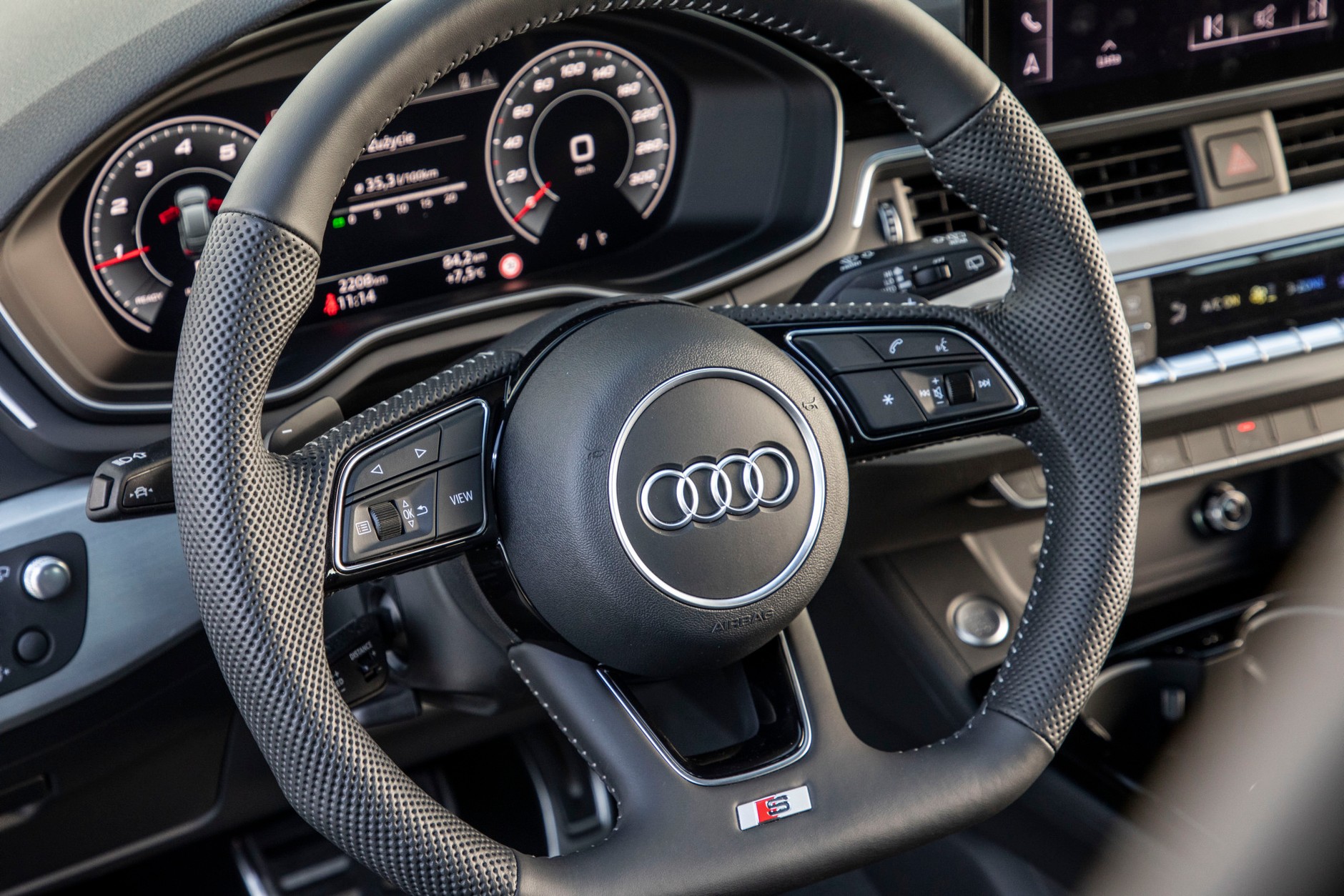 Audi A4 Avant S line 45 TFSI quattro