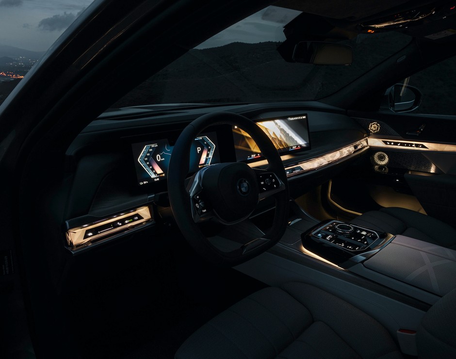 BMW i7