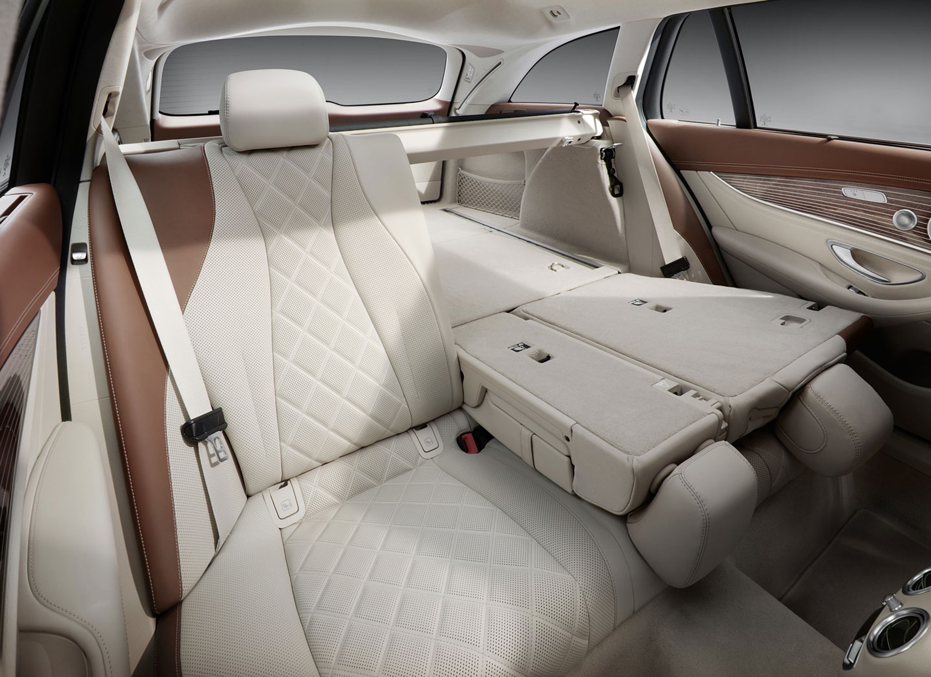 Nowe kombi: Mercedes klasy E z 670-litrowym bagażnikiem