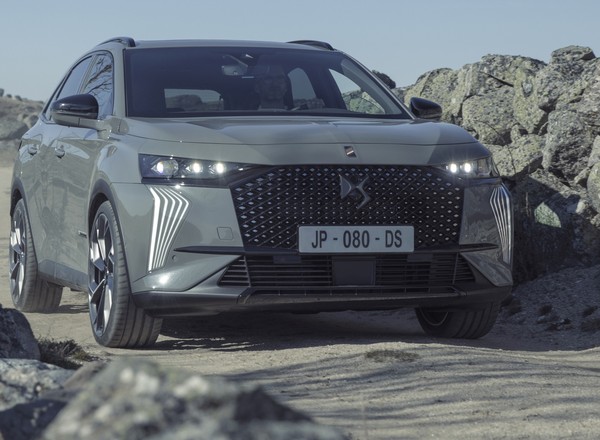 DS 7 po liftingu - francuski SUV z najmocniejszym napędem w historii